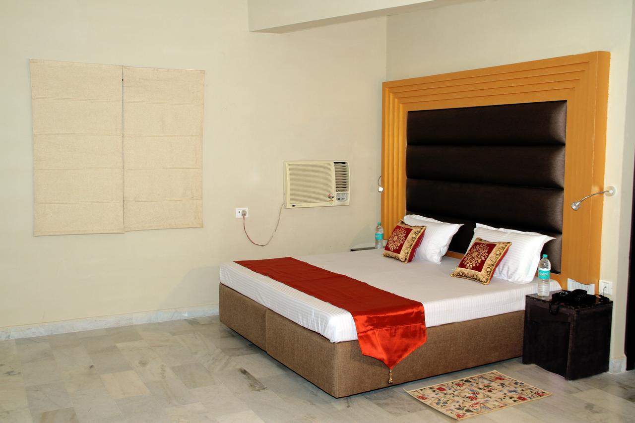 Hotel Gathbandhan Agra  Zewnętrze zdjęcie